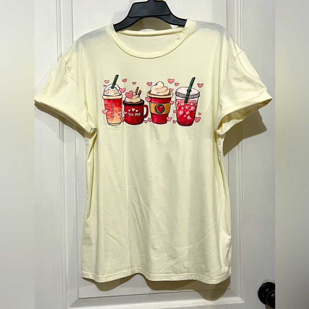 💰👀 Bundle 4/$20 👀💰
Design T-Shirt XL